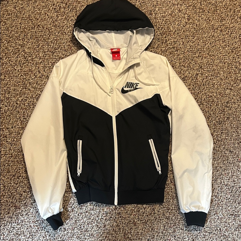 Nike Women Black/Cream White Hooded Jacket. Size small. NWOT